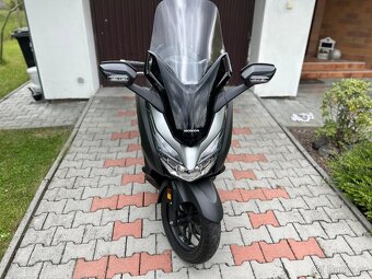 Honda Forza 300 malý nájezd,super stav - 4