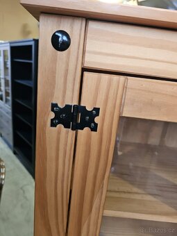 Dřevěná vitrína - 4