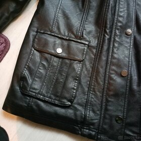 Teplá bunda z umělé kůže velikost je 44 - 4