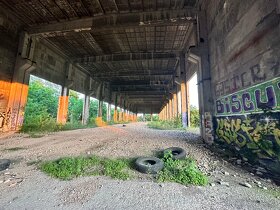 Pronájem zastřešené haly o velikosti 2.550 m2 - 4