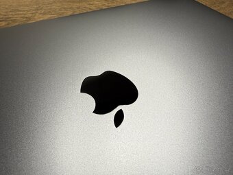 MacBook Pro 13" 2022 M2 / 16GB / 256GB - 4