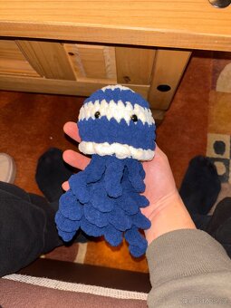 Háčkované medúzy různé barvy - 4