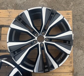 Originál ALU disk Volvo 20¨ sada č.8567 - 4