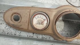 Přístrojová deska Škoda 1200, 1201 Sedan.Palivoměr, teploměr - 4