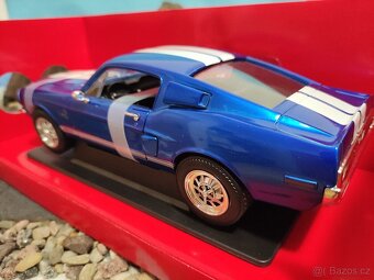 prodám nový model 1:18 shelby GT 500KR - 4