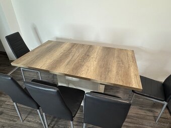 Jídelní stůl 160×90 cm + 5 černých židlí (možnost rozšíření) - 4
