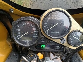 Yamaha FZS 600 Fazer - 4