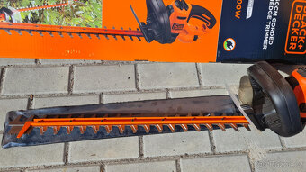 Nůžky na živý plot zn.Black & Decker - 4