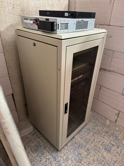 racková skříň 18U – UPS, PoE switch - 4