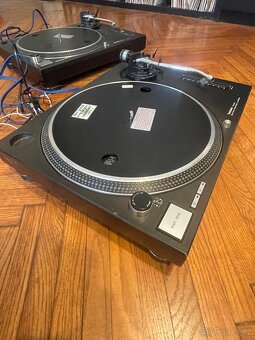 Technics SL 1210 MK2 - 4