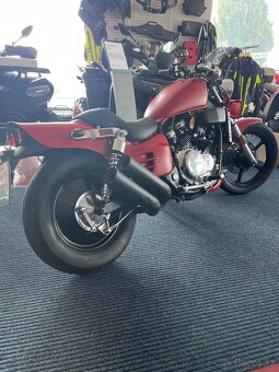 Honda - VF 700 Magna - 4