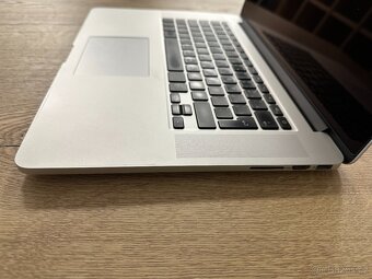 MacBook Pro 15" – i7 / 16 GB RAM / 1 TB SSD - 4