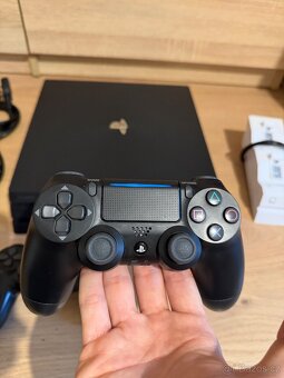 Sony PlayStation 4 Pro 1TB, ovládače a nabíjacia stanica - 4
