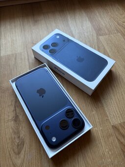 Apple iPhone 17 Pro 256GB modrý - 4
