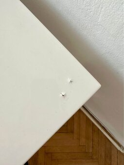 Bílý jídelní stůl - 4