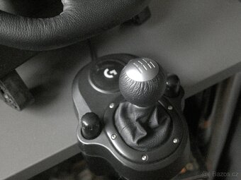 Volant Logitech G920 s pedály a řadící pákou - 4