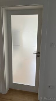 Prodám bílé interierové dveře se sklem, 80cm - 4