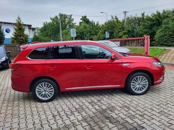 Mitsubishi Outlander 2.4 PHEV 4x4, LED, KAMERA, TAŽNÉ - 4