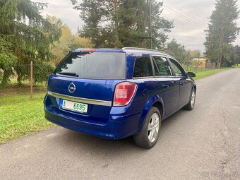 OPEL ASTRA 1,6 benzin RV 2010 VELMI PĚKNÉ - 4