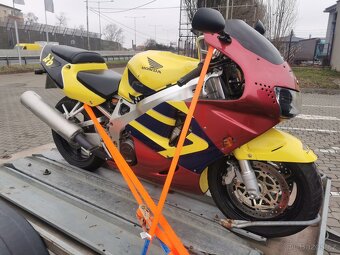 Honda CBR 900 RR Fireblade 1999 SC33 - 4