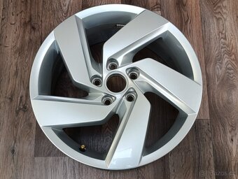5x112 Volkswagen 7,5Jx17 ET51 RICHMOND číslo 5H0601025E alu - 4