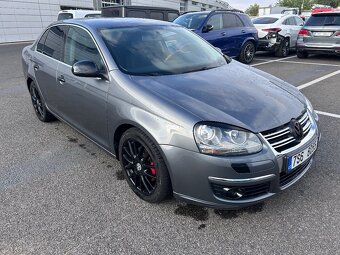Volkswagen Jetta 2.0 FSI Sportline - 4