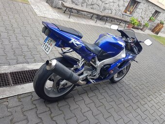 Yamaha R1 - 4