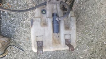 Prodám dílý na Land Rover Discovery - 4