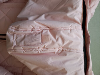 Prodám dívčí zimní kabáty - 2 ks. - 4