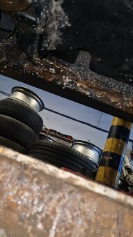 Subaru Legacy.  2.0l 92kw - 4