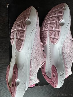 Under Armour Infinite - 4