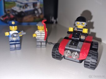 Lego policejní dodávka 60043 - 4