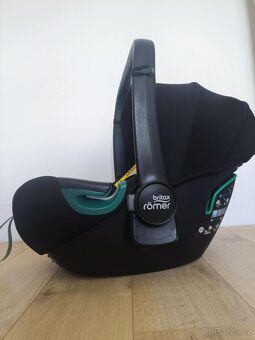 Britax Romer Baby Safe 3 i-Size Autosedačka 0-13kg + Základn - 4