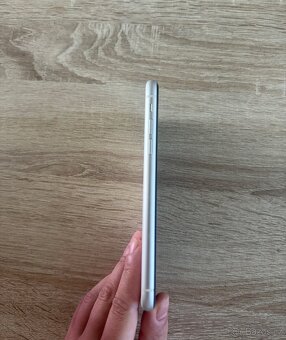 Prodám iPhone 11 64 GB - 4