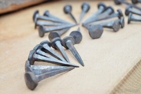 Kované hřebíky, skoby, kramle, excentrické hřebíky atd. - 4