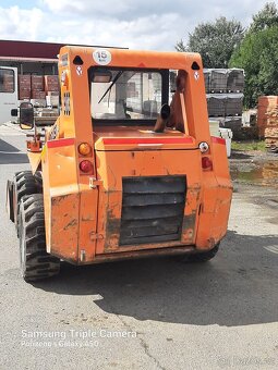 Locust L 903 smykový nakladač - 4