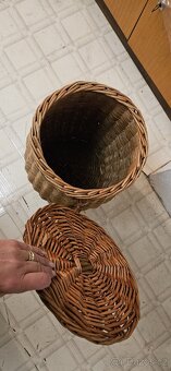 Proutěný koš s 1 uchem a víkem - 4