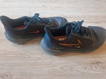 Běžecká obuv Nike Winflo 9 Shield vel. 43 - 4