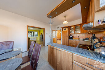 Samostatně stojící rodinný dům 5+1 na pozemku 621 m², obec V - 4
