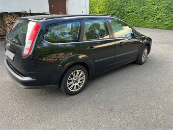 Ford Focus kombi, 2007, benzín, manuál, černá - 4