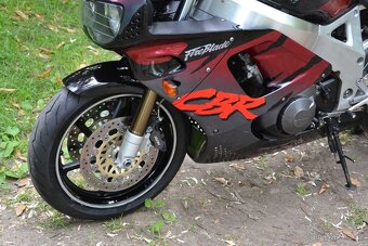 Honda CBR 900RR Fireblade SC28 - 4