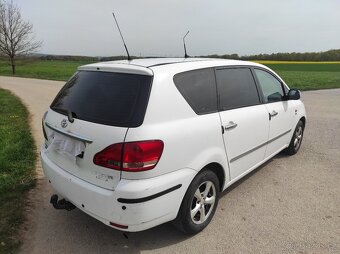 Toyota Avensis Verso 2,0 - bílá barva - nová STK - 4