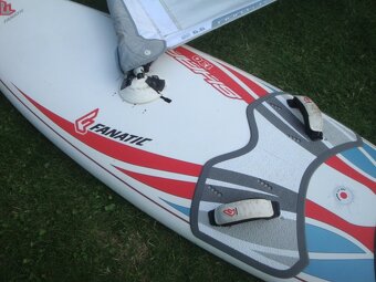 Windsurfing Kompletní . Fanatic Shark s plachtou NS - 4