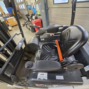 Nissan 1600kg aku tříkolový - 4