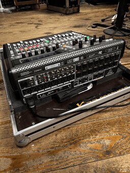 Behringer X32 Producer + case - 4