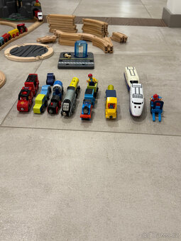 Vláčkodráha s Brio doplňky - 4