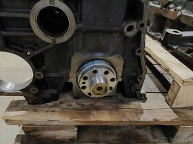 polomotor Mercedes Atego OM 904LA 8.180. - 4