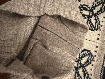 Islandsky vlneny svetr 100% lambswool zn Aritzia - 4