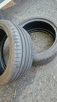 235/40R18 - 4