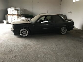 BMW e30 318is M-technic II - 4